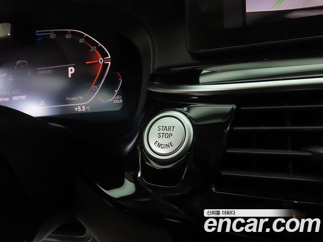 BMW 5-Series 2022 — photo 12