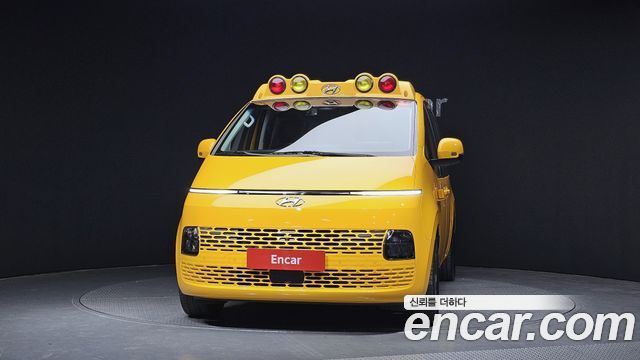 Hyundai Staria 2023 — photo 3