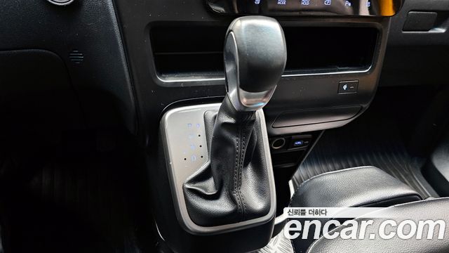 Hyundai Staria 2023 — photo 9