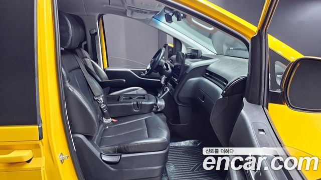 Hyundai Staria 2023 — photo 11
