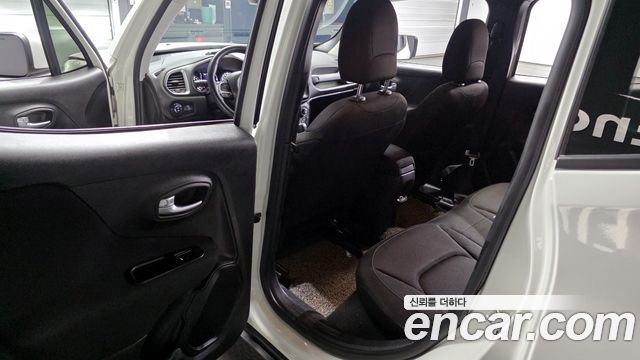 Jeep Renegade 2021 — photo 11