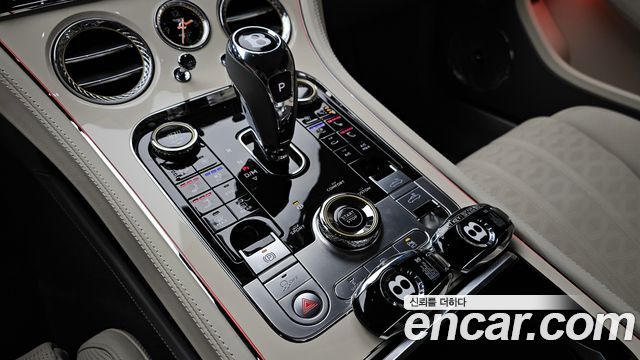 Bentley Continental 2025 — photo 9
