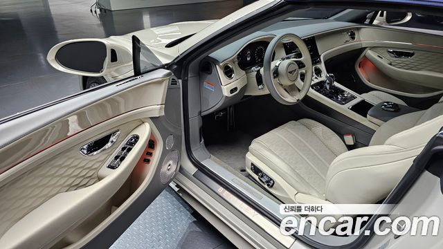 Bentley Continental 2025 — photo 11