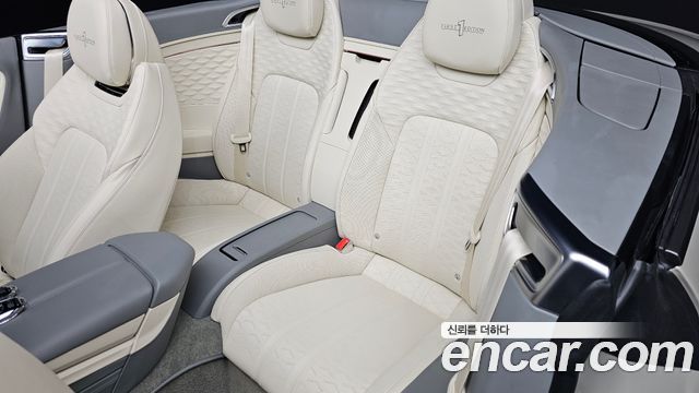 Bentley Continental 2025 — photo 13