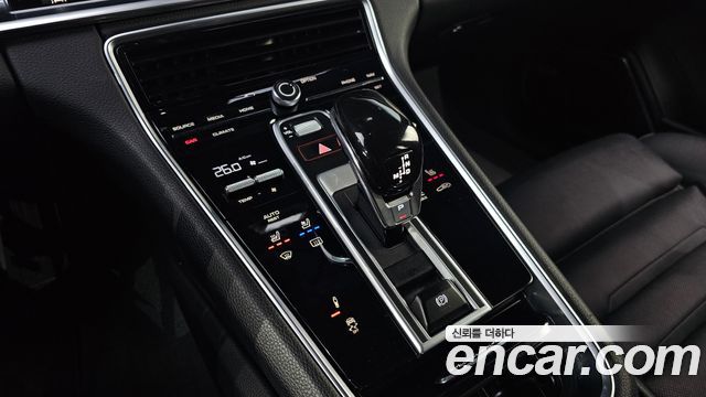 Porsche Panamera 2018 — photo 9