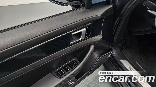 Porsche Panamera 2018 — photo 17