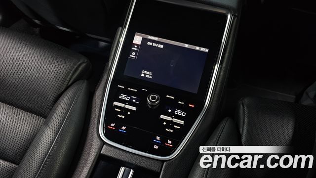 Porsche Panamera 2018 — photo 19