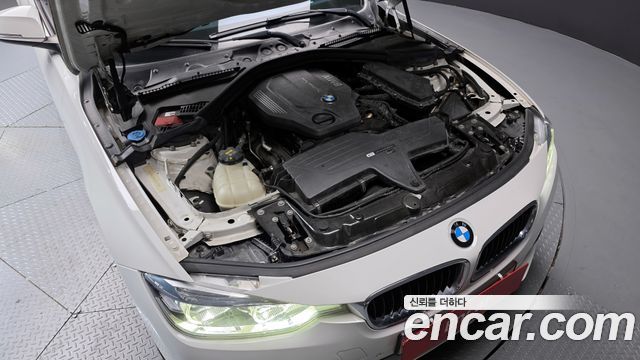 BMW 3-Series 2018 — photo 6