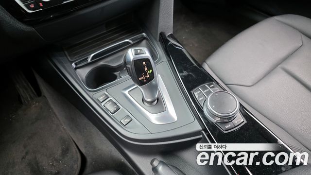 BMW 3-Series 2018 — photo 9