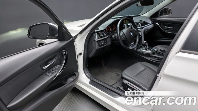 BMW 3-Series 2018 — photo 11