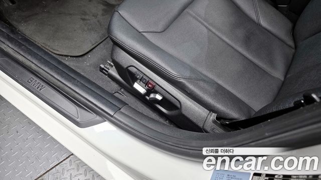BMW 3-Series 2018 — photo 18