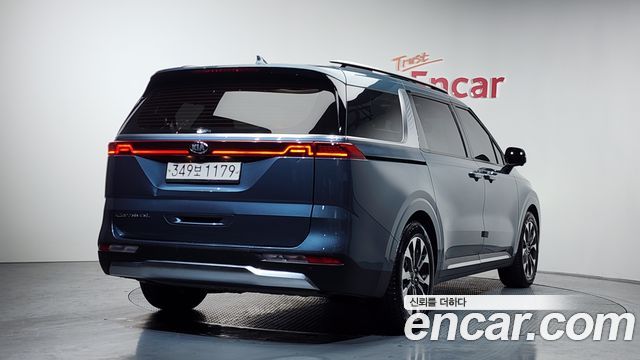 Kia Canival 2021 — photo 2
