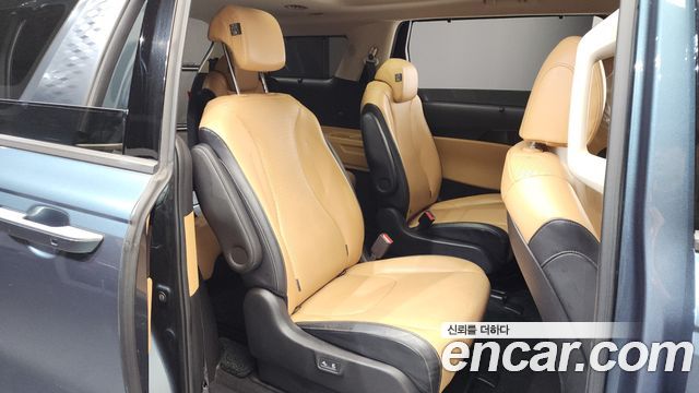 Kia Canival 2021 — photo 12