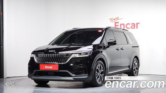 Kia Canival 2023 — photo 1