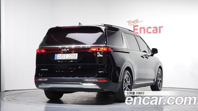 Kia Canival 2023 — photo 2