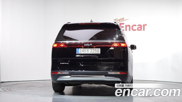Kia Canival 2023 — photo 4