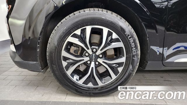 Kia Canival 2023 — photo 5