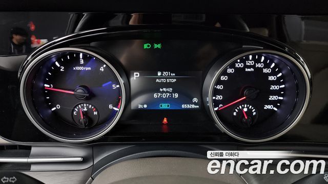 Kia Canival 2023 — photo 8