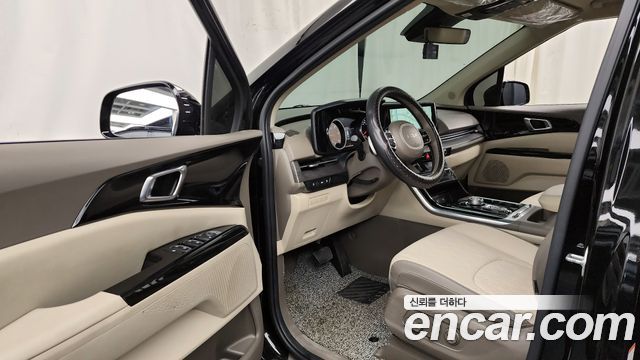 Kia Canival 2023 — photo 10