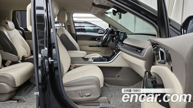 Kia Canival 2023 — photo 11