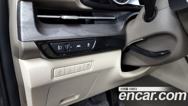 Kia Canival 2023 — photo 16