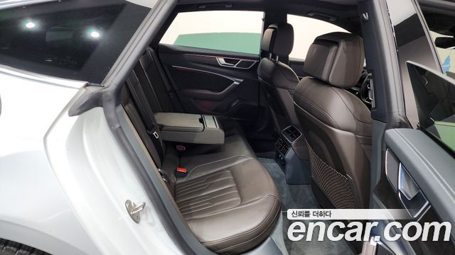Audi A7 2020 — photo 12