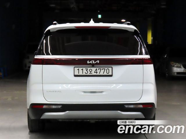 Kia Canival 2023 — photo 4