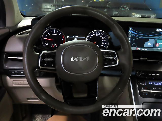 Kia Canival 2023 — photo 7