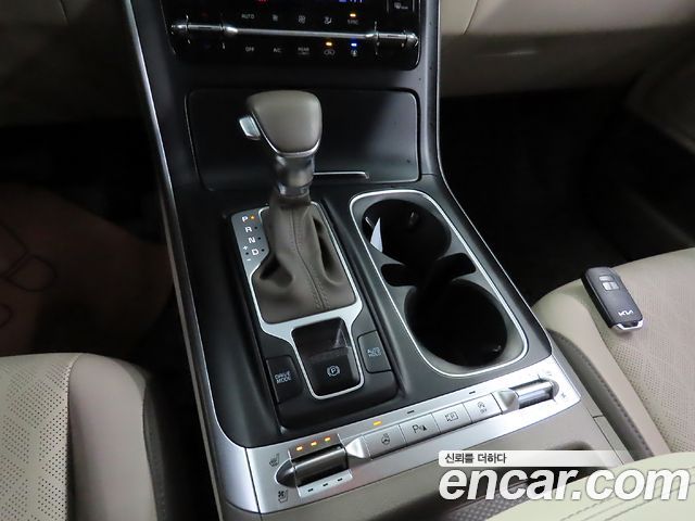 Kia Canival 2023 — photo 9