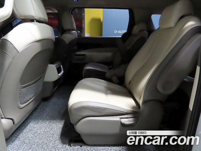 Kia Canival 2023 — photo 12