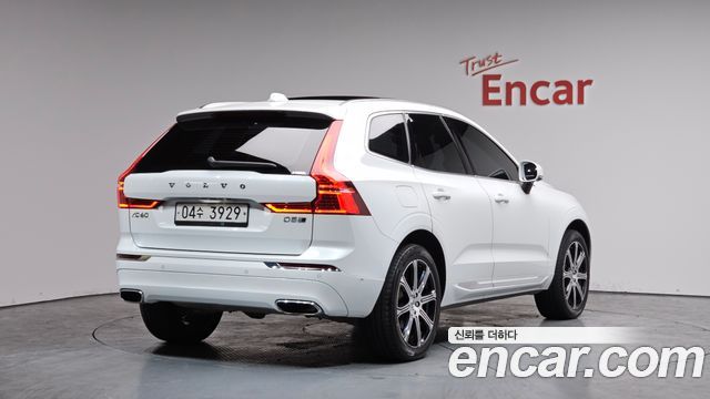 Volvo XC60 2019 — photo 2