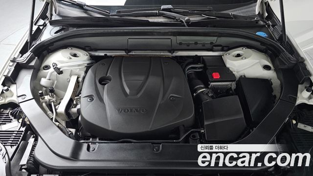 Volvo XC60 2019 — photo 6