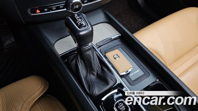 Volvo XC60 2019 — photo 9