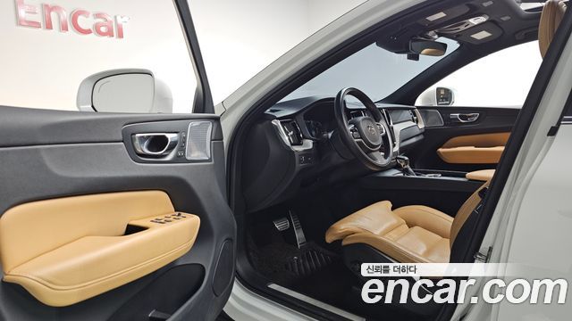 Volvo XC60 2019 — photo 10