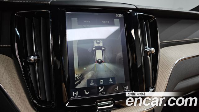 Volvo XC60 2019 — photo 15