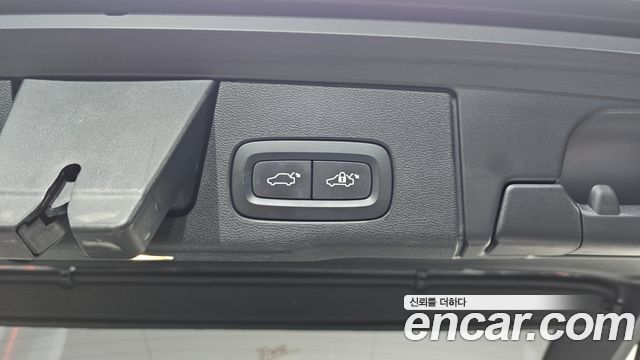 Volvo XC60 2019 — photo 19