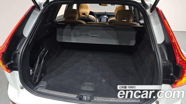 Volvo XC60 2019 — photo 20