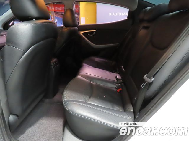 Hyundai AVANTE 2011 — photo 13