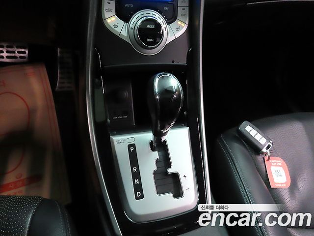 Hyundai AVANTE 2011 — photo 18