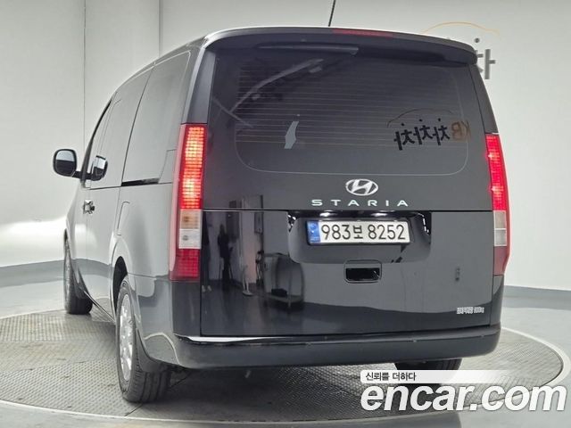 Hyundai Staria 2022 — photo 2