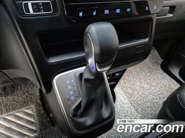Hyundai Staria 2022 — photo 8