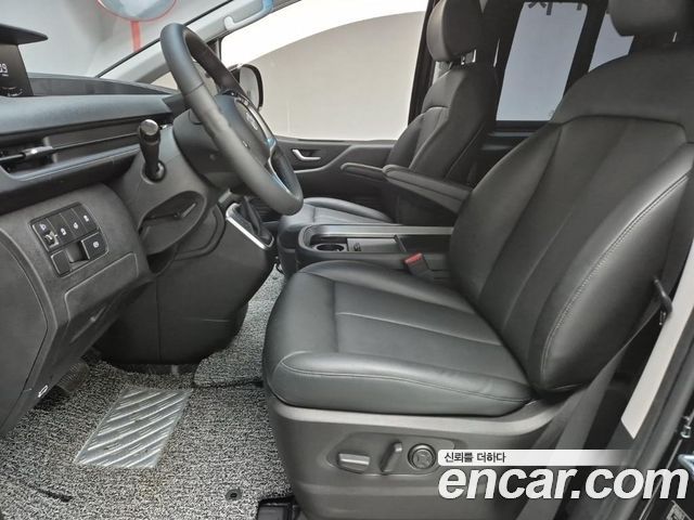Hyundai Staria 2022 — photo 11