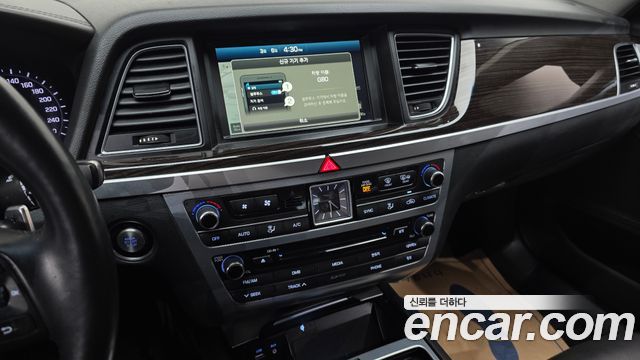 Genesis G80 2018 — photo 14