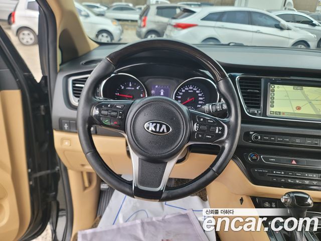 Kia Canival 2016 — photo 10