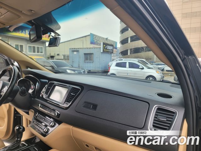 Kia Canival 2016 — photo 11