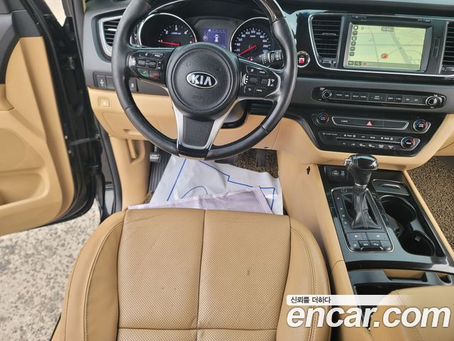 Kia Canival 2016 — photo 12