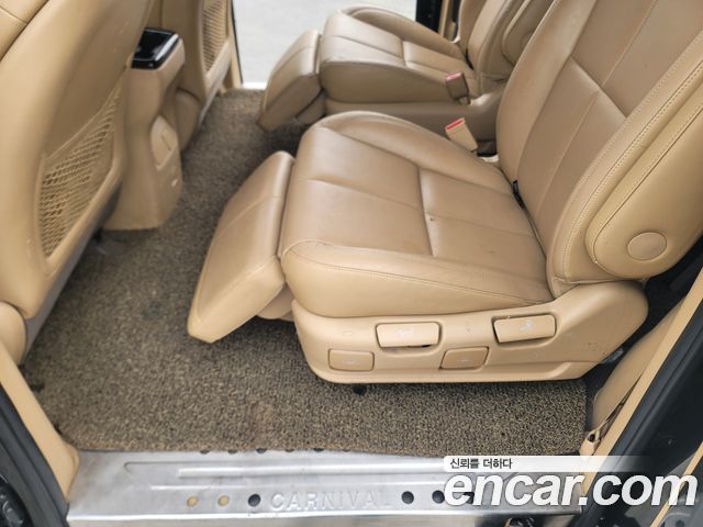 Kia Canival 2016 — photo 16