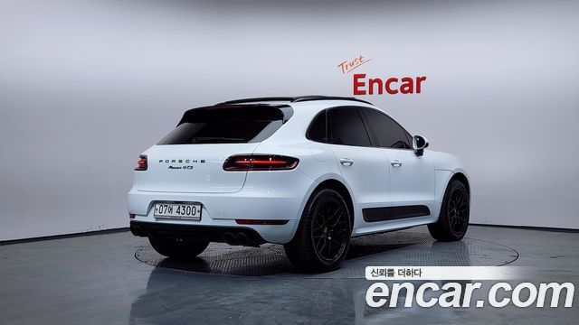 Porsche Macan 2018 — photo 2