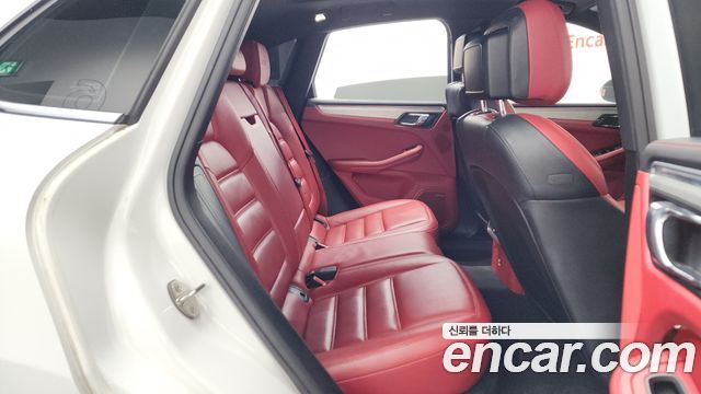 Porsche Macan 2018 — photo 12