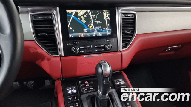 Porsche Macan 2018 — photo 15